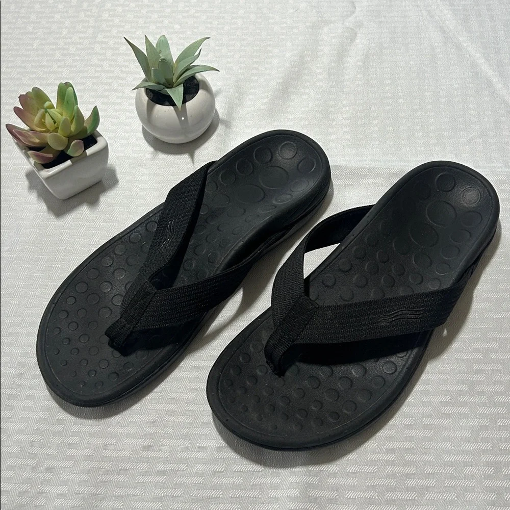 Vionic Wave 44 Black Flip-Flops 7 / 8 - Picture 2 of 15